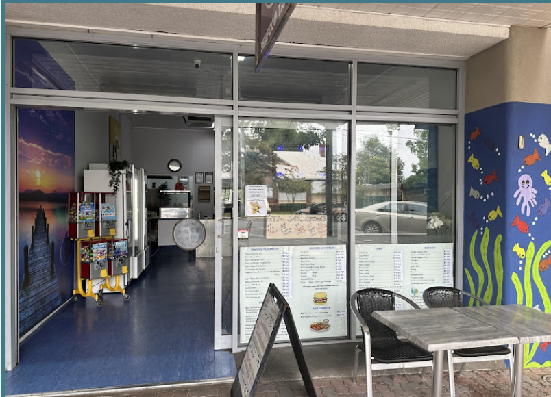 Salty's entrance and storefront details